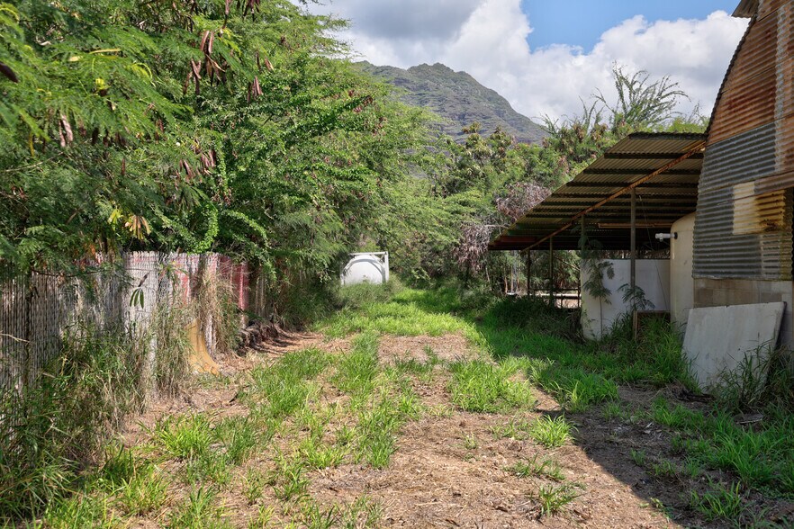 85-576 Waianae Valley Rd, Waianae, HI à louer - Photo de l’immeuble – Image 3 sur 17