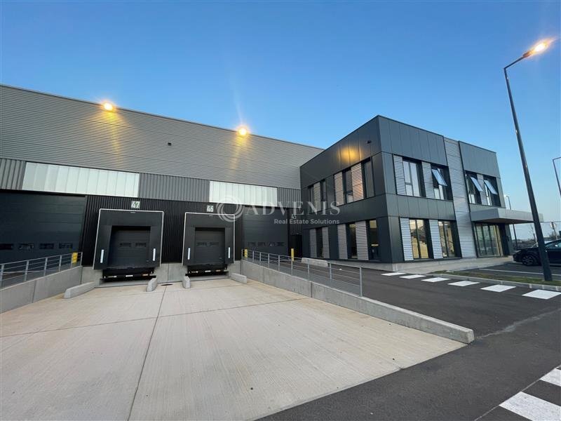 Rue Du Commandant Rolland, Le Bourget à louer Photo de l’immeuble– Image 1 sur 10