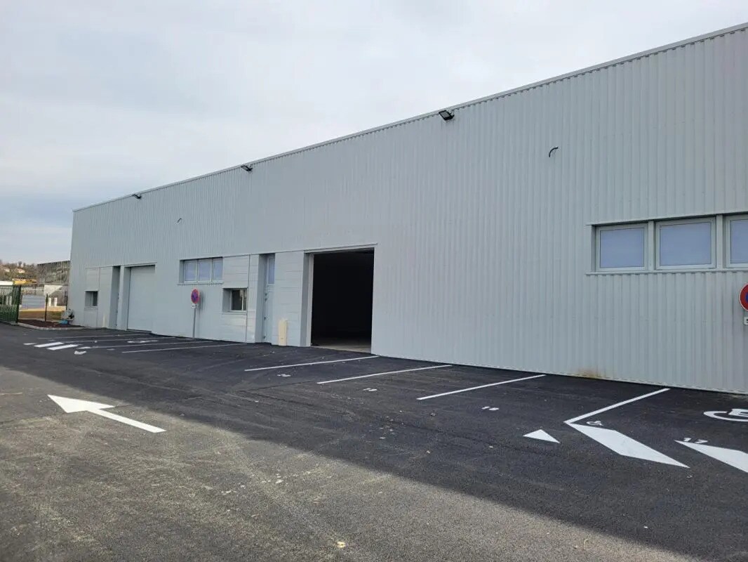 Local d’activités dans Salaise-sur-Sanne à louer Photo de l’immeuble– Image 1 sur 6