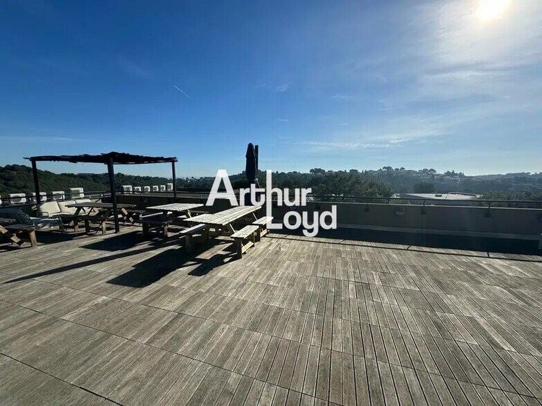 Bureau dans SOPHIA ANTIPOLIS à louer - Photo de l’immeuble – Image 2 sur 7