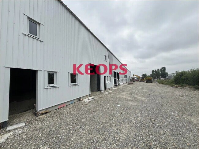 Plus de détails pour Local d'activités à louer