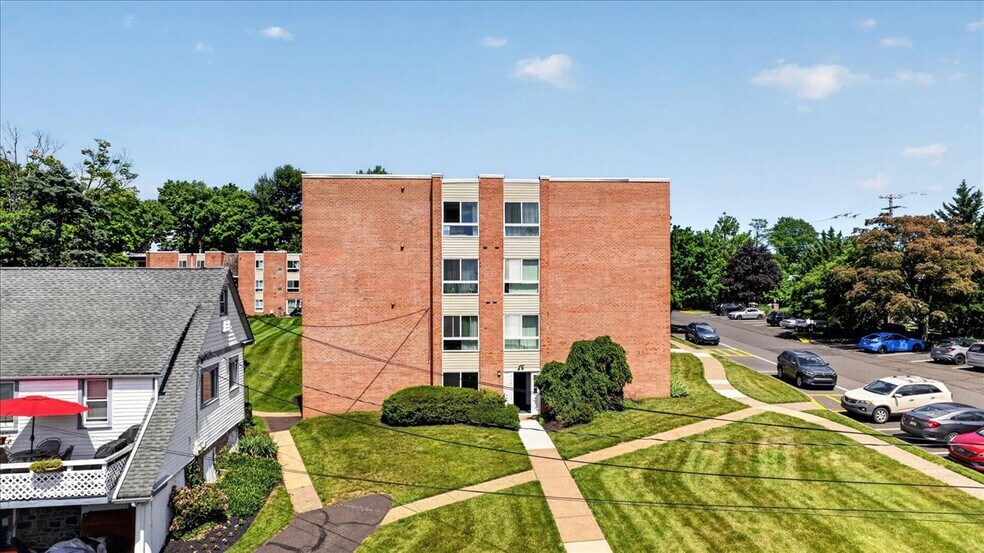 303 W State St, Doylestown, PA à louer - Photo de l’immeuble – Image 2 sur 24