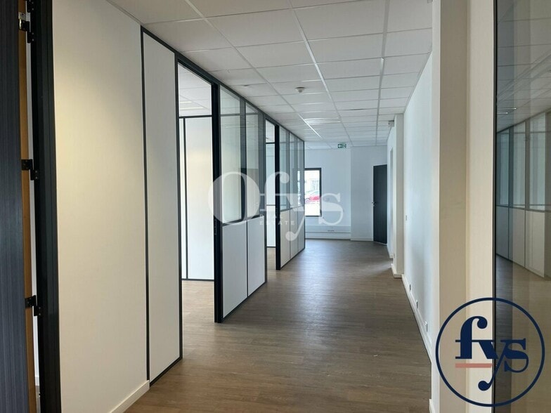 10 Rue Jacquard, Chassieu à louer - Photo intérieure – Image 1 sur 9