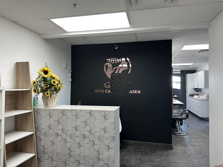 8115-8119 160 Ave, Edmonton, AB à louer - Photo intérieure – Image 2 sur 15