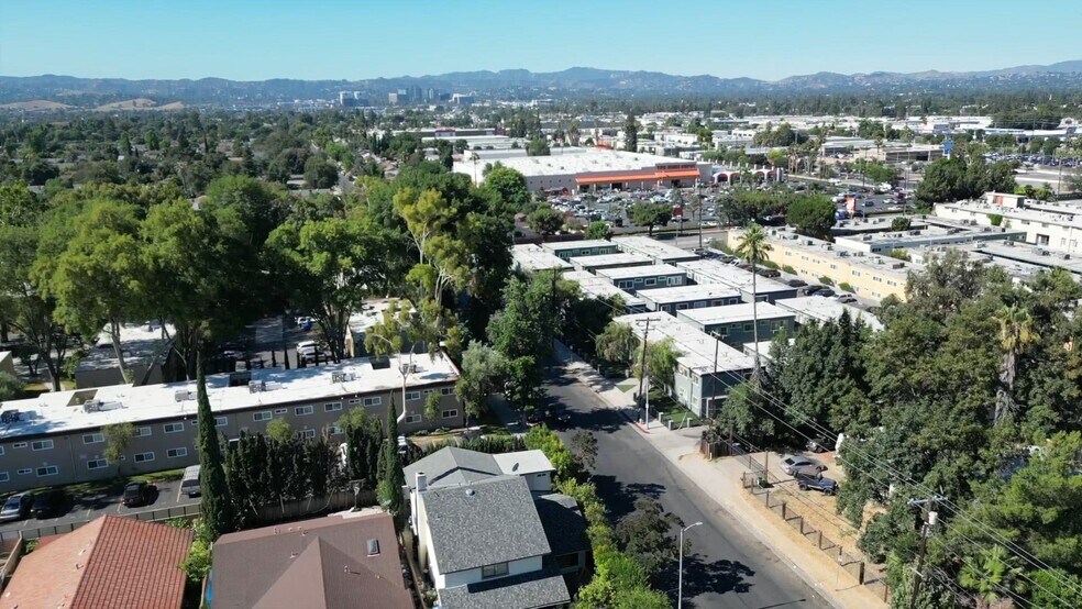 21909 Lanark St, Canoga Park, CA à vendre - Vidéo sur l’annonce professionnelle – Image 2 sur 18