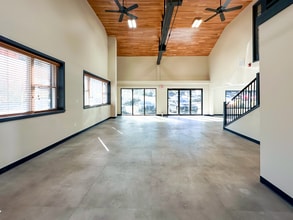 554 Main St, Oakville, CT à louer Photo intérieure– Image 2 sur 11