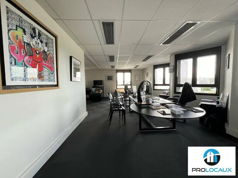 Bureau dans Compiègne à louer - Photo de l’immeuble – Image 1 sur 10