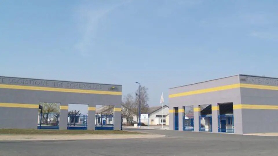 Industriel/Logistique dans Boucé à vendre - Photo de l’immeuble – Image 1 sur 1