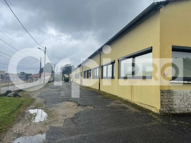 Local d'activités dans Chalamont à vendre - Photo de l’immeuble – Image 2 sur 7