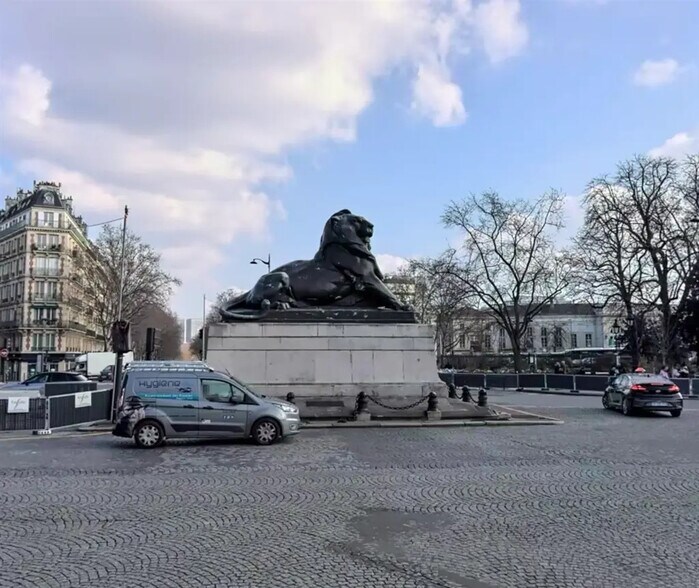 Local commercial dans Paris à louer - Photo de l’immeuble – Image 1 sur 2