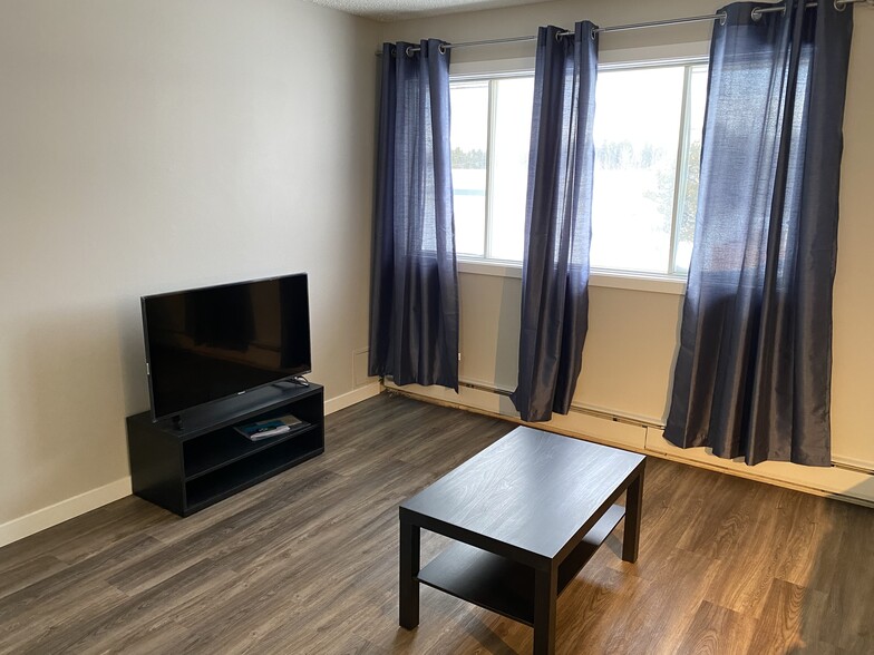 4943 Chalmers Av, Swan Hills, AB à vendre - Photo intérieure – Image 3 sur 7