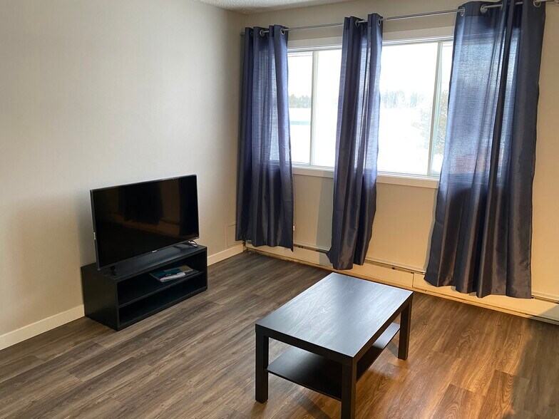 4943 Chalmers Av, Swan Hills, AB à vendre - Photo intérieure – Image 3 sur 7