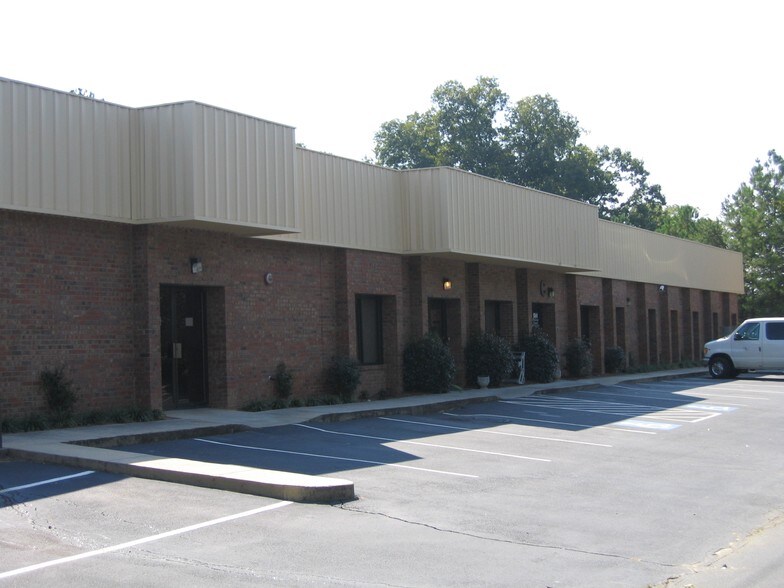 3005 Lenora Church Rd, Snellville, GA à louer - Photo de l’immeuble – Image 1 sur 38