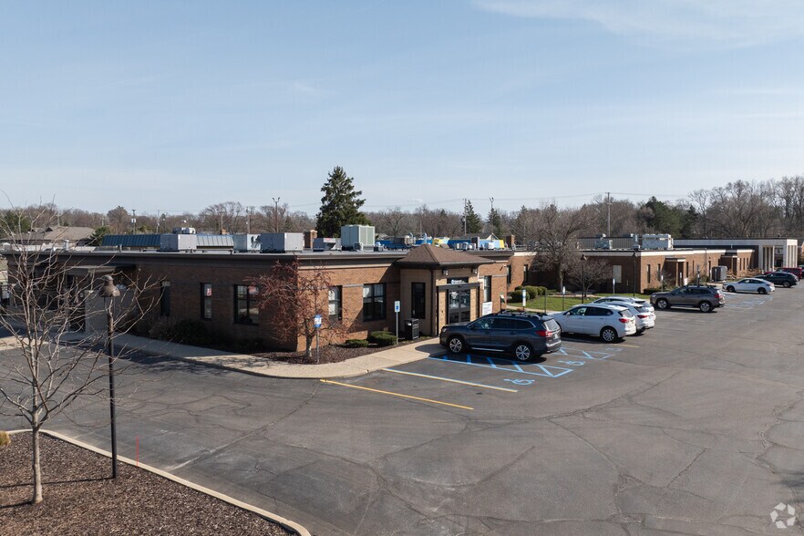 1425 Michigan St NE, Grand Rapids, MI à vendre - Photo de l’immeuble – Image 2 sur 2