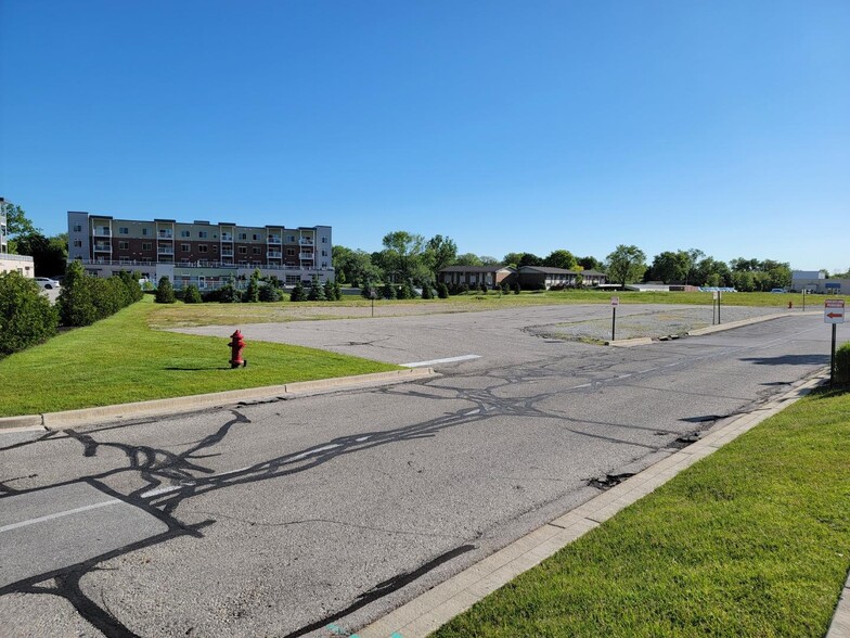 S74W17084 Janesville Rd, Muskego, WI à vendre - Photo de l’immeuble – Image 1 sur 3