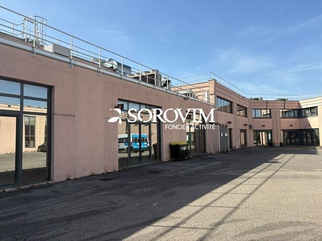Plus de détails pour 34-36 Rue Du 35eme Regiment D'Aviation, Bron - Bureau à vendre