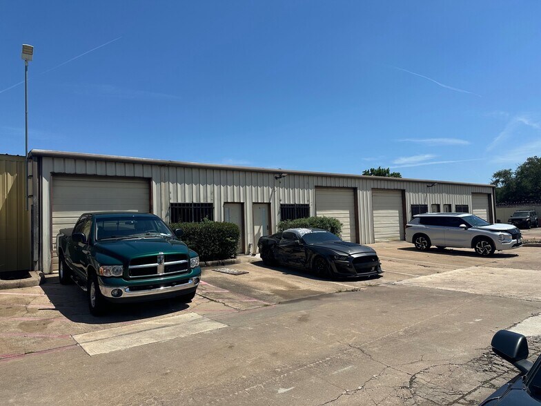 1730 Elmview Dr, Houston, TX à louer - Photo de l’immeuble – Image 1 sur 4