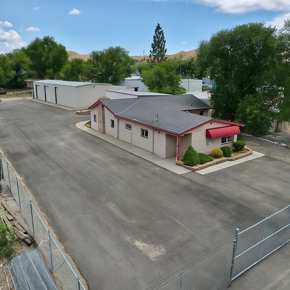 425 Lovitt Ln, Reno, NV à vendre - Photo de l’immeuble – Image 2 sur 6