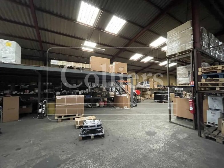 Industriel/Logistique dans Marignane à vendre - Photo de l’immeuble – Image 2 sur 7