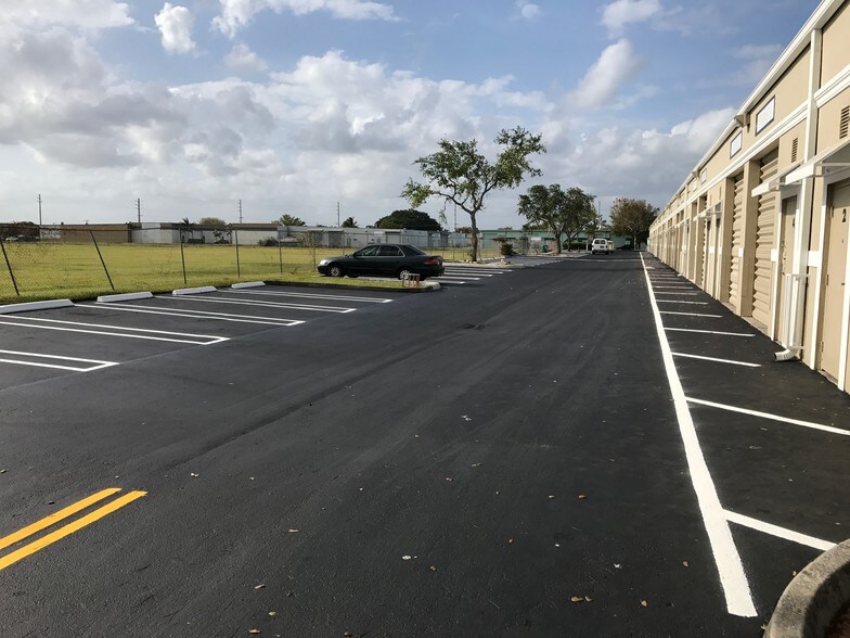 10775 SW 190th St, Miami, FL à louer - Photo de l’immeuble – Image 2 sur 2