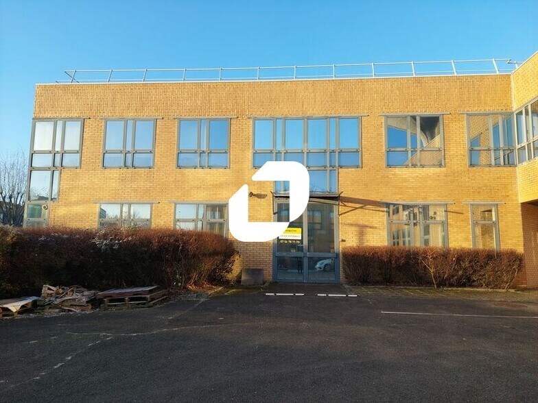 43 Avenue Des 3 Peuples, Montigny-le-Bretonneux à louer - Photo de l’immeuble – Image 1 sur 20