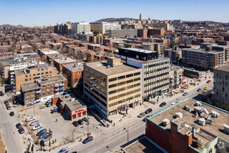 5881-5889 Ch de la Côte-des-Neiges, Montréal, QC - Vue aérienne  vue de carte