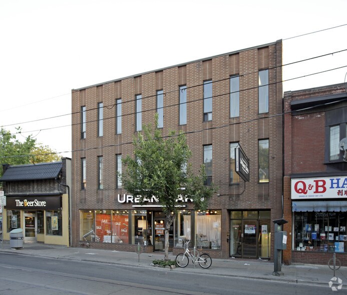 610 Queen St W, Toronto, ON à louer - Photo de l’immeuble – Image 2 sur 2