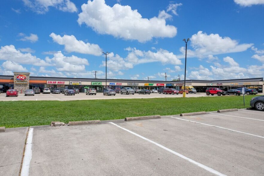 11101 Leopard St, Corpus Christi, TX à louer - Photo de l’immeuble – Image 2 sur 5