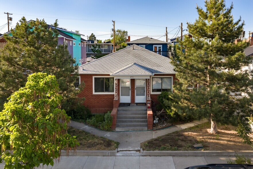 251 E Arroyo St, Reno, NV à vendre - Photo de l’immeuble – Image 2 sur 25