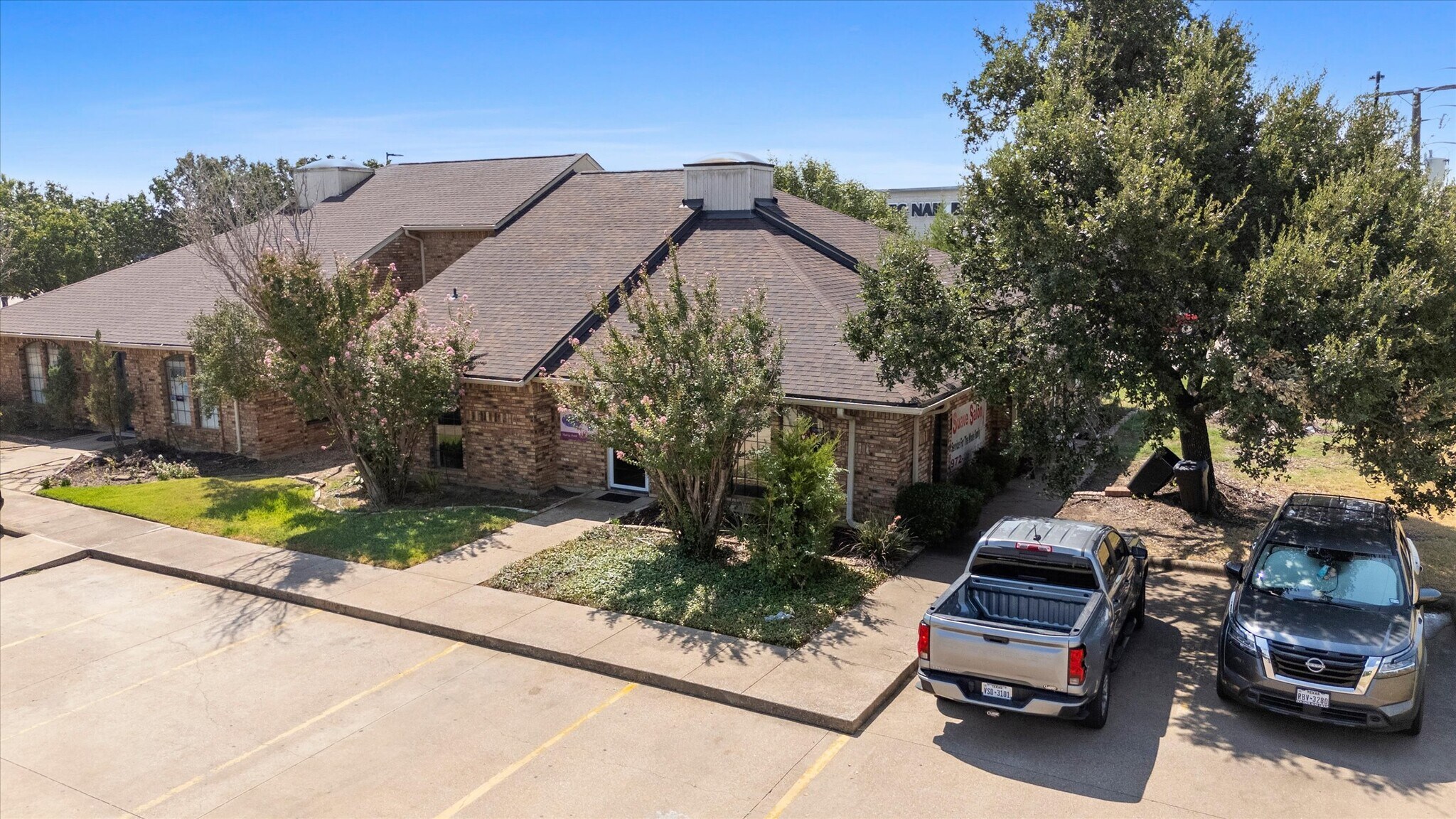 1055 W Pioneer Pky, Grand Prairie, TX à louer Photo de l’immeuble– Image 1 sur 29