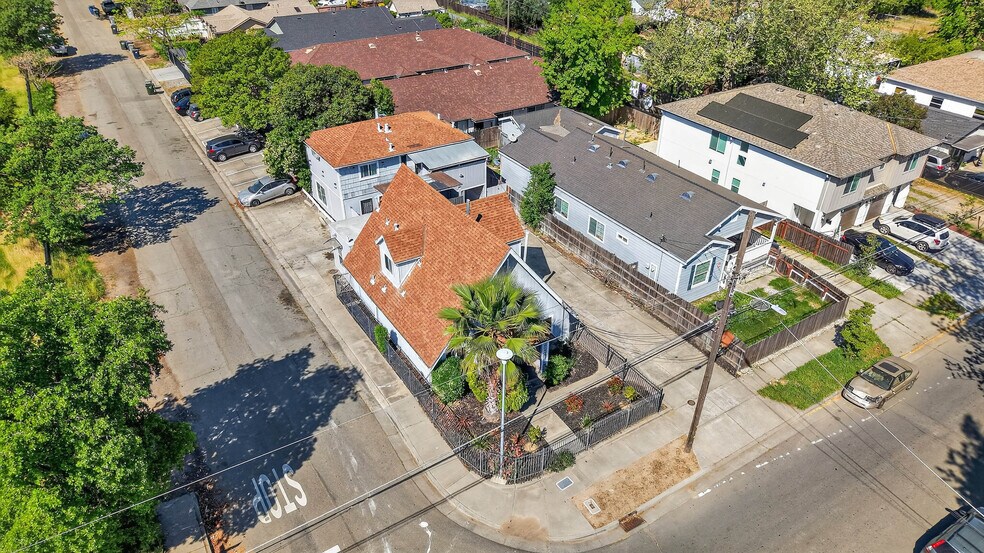 2553 Lexington St, Sacramento, CA à vendre - Photo de l’immeuble – Image 2 sur 30