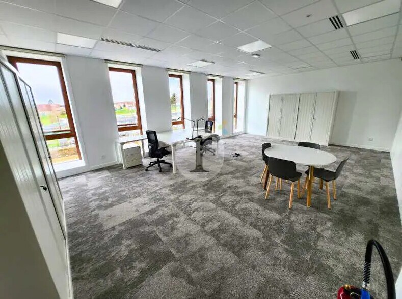 Bureau dans Liévin à louer - Photo de l’immeuble – Image 2 sur 7