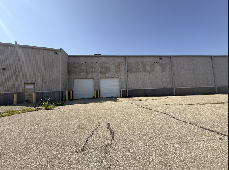 6610-6840 W Kellogg Dr, Wichita, KS à louer - Photo de l’immeuble – Image 2 sur 2