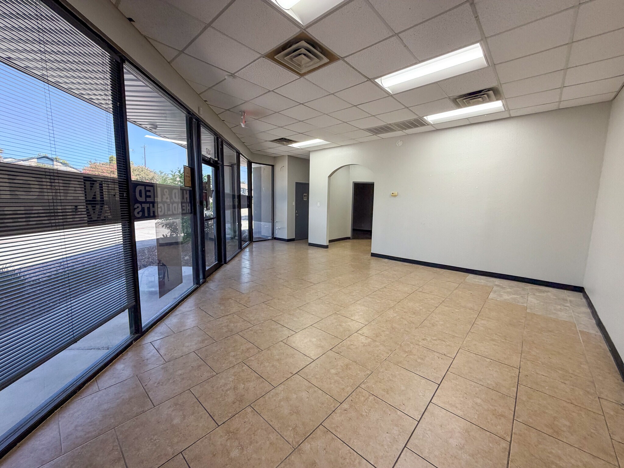 8666 Huebner Rd, San Antonio, TX à louer Photo intérieure– Image 1 sur 11