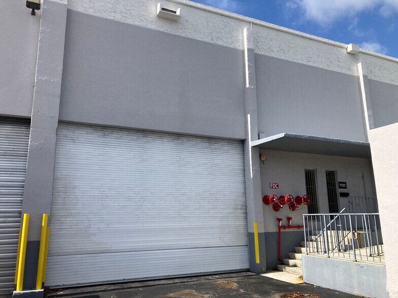 1700-1744 NW 82nd Ave, Doral, FL à louer - Photo de l’immeuble – Image 3 sur 3