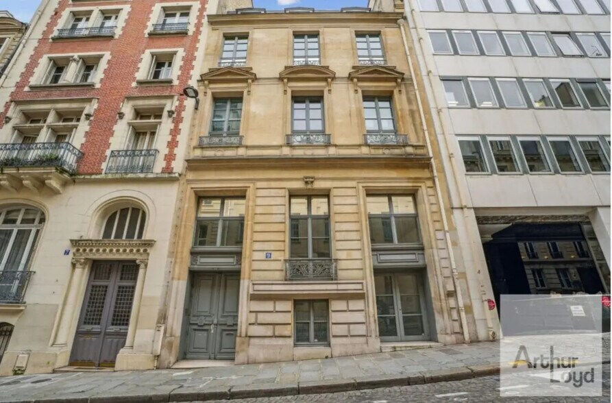9 Rue Christophe Colomb, Paris à louer - Photo de l’immeuble – Image 1 sur 13