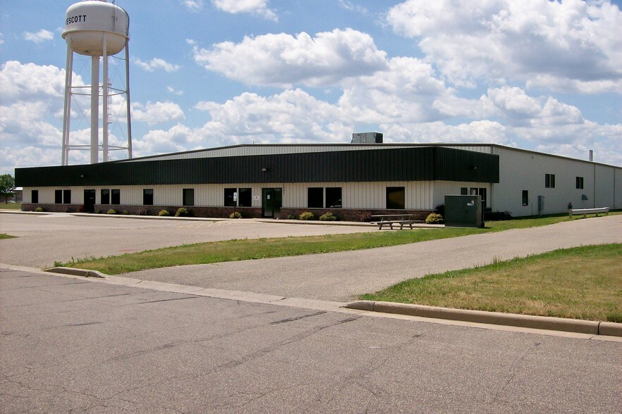 1001 N Dexter St, Prescott, WI à louer - Photo de l’immeuble – Image 3 sur 4