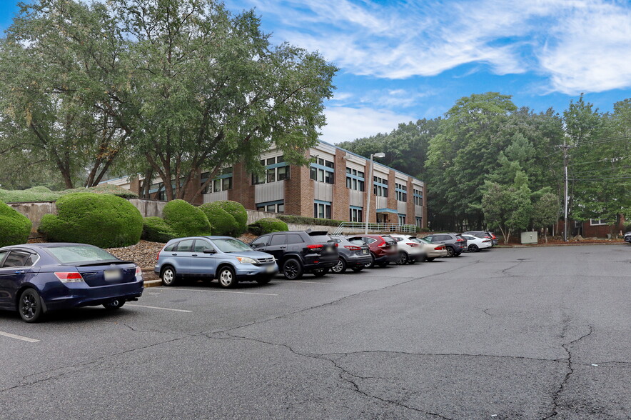 342 Hamburg Tpke, Wayne, NJ à louer - Photo de l’immeuble – Image 2 sur 26