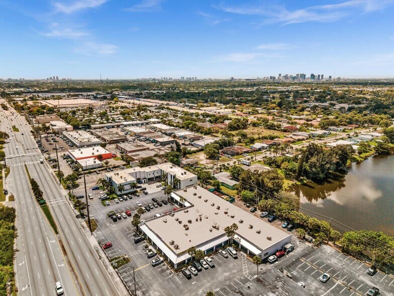 2450-2556 W Oakland Park Blvd, Oakland Park, FL à vendre - Photo de l’immeuble – Image 3 sur 19