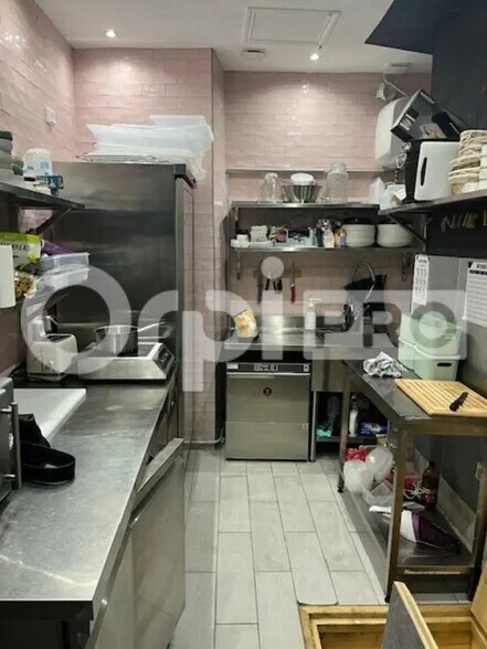 Local commercial dans La Rochelle à louer - Photo de l’immeuble – Image 2 sur 3