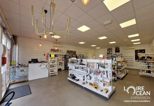 Plus de détails pour Local commercial à louer