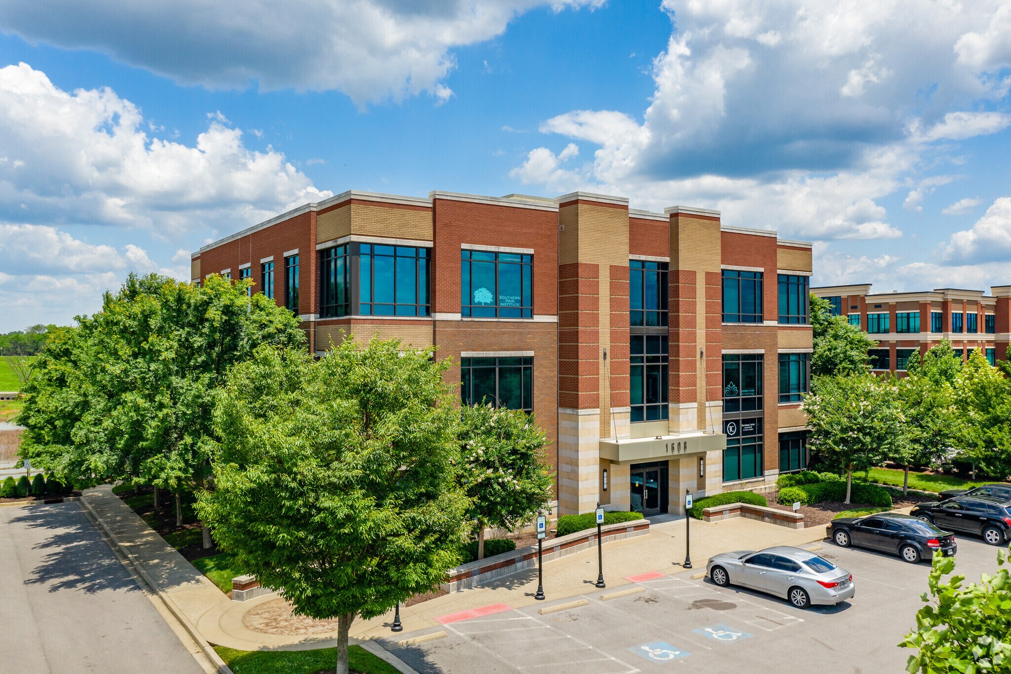 1608 Williams Dr, Murfreesboro, TN à vendre Photo principale– Image 1 sur 14
