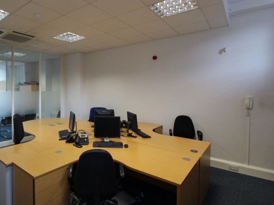 5-11 Hampton Court Rd, Kingston Upon Thames, LND KT1 4AE - Lot 7 -  - Photo intérieure - Image 1 of 5