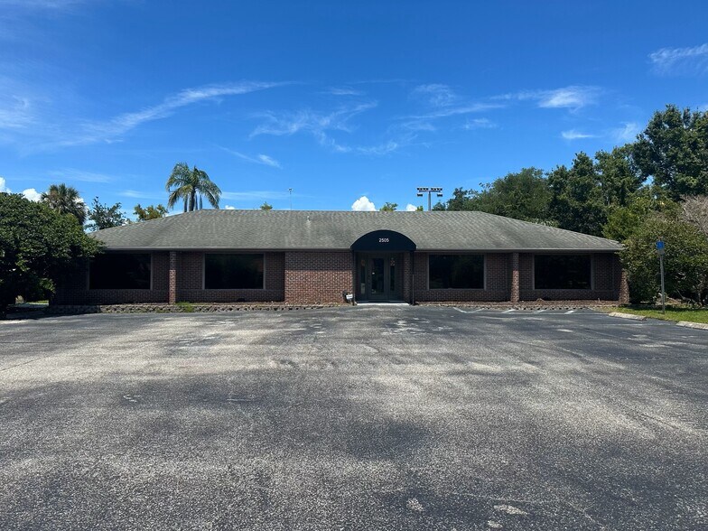 2505 Enterprise Rd, Clearwater, FL à louer - Photo de l’immeuble – Image 1 sur 7
