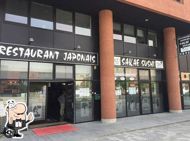 Local commercial dans Évry-Courcouronnes à louer - Photo de l’immeuble – Image 1 sur 7