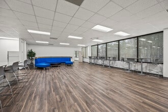 7996 North Point Blvd, Winston-Salem, NC à louer Photo de l’immeuble– Image 2 sur 5