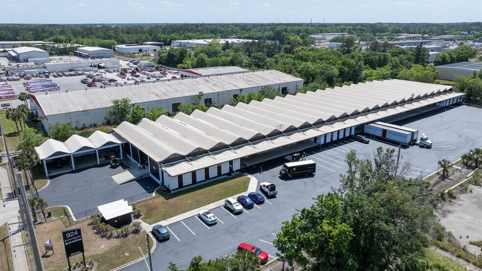 924 N Lane Ave, Jacksonville, FL à louer - Photo de l’immeuble – Image 2 sur 11