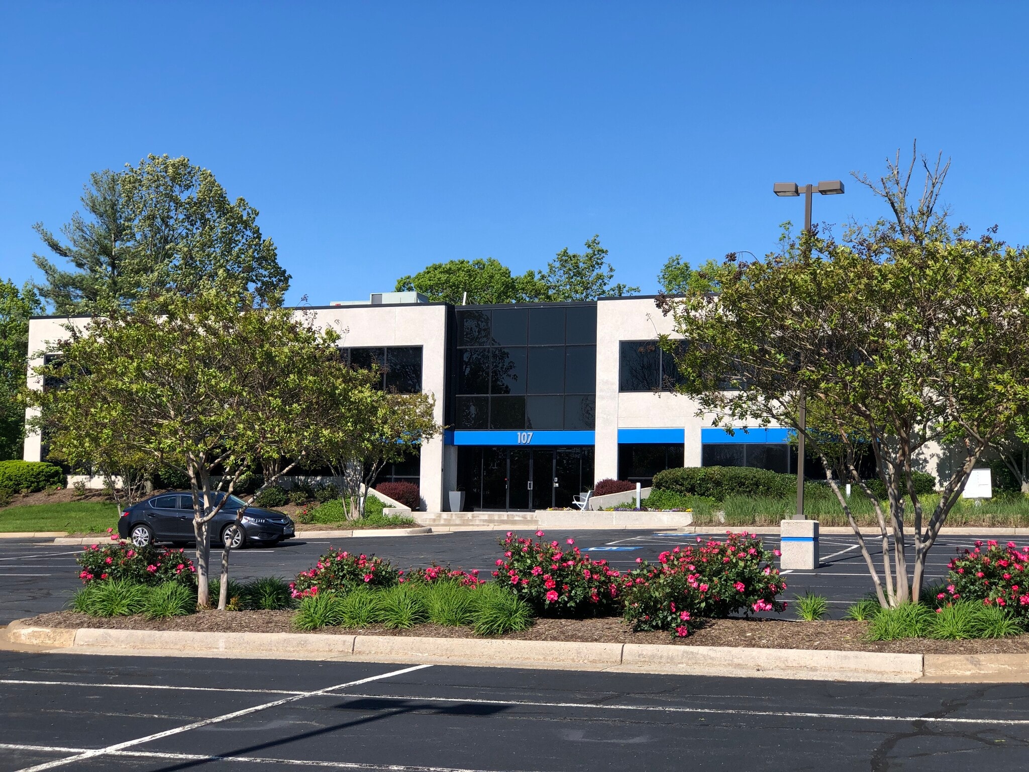 107 Carpenter Dr, Sterling, VA à louer Photo principale– Image 1 sur 12