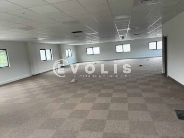 139 Rue Isaac Asimov, Bourgoin-Jallieu à louer - Photo de l’immeuble – Image 2 sur 20