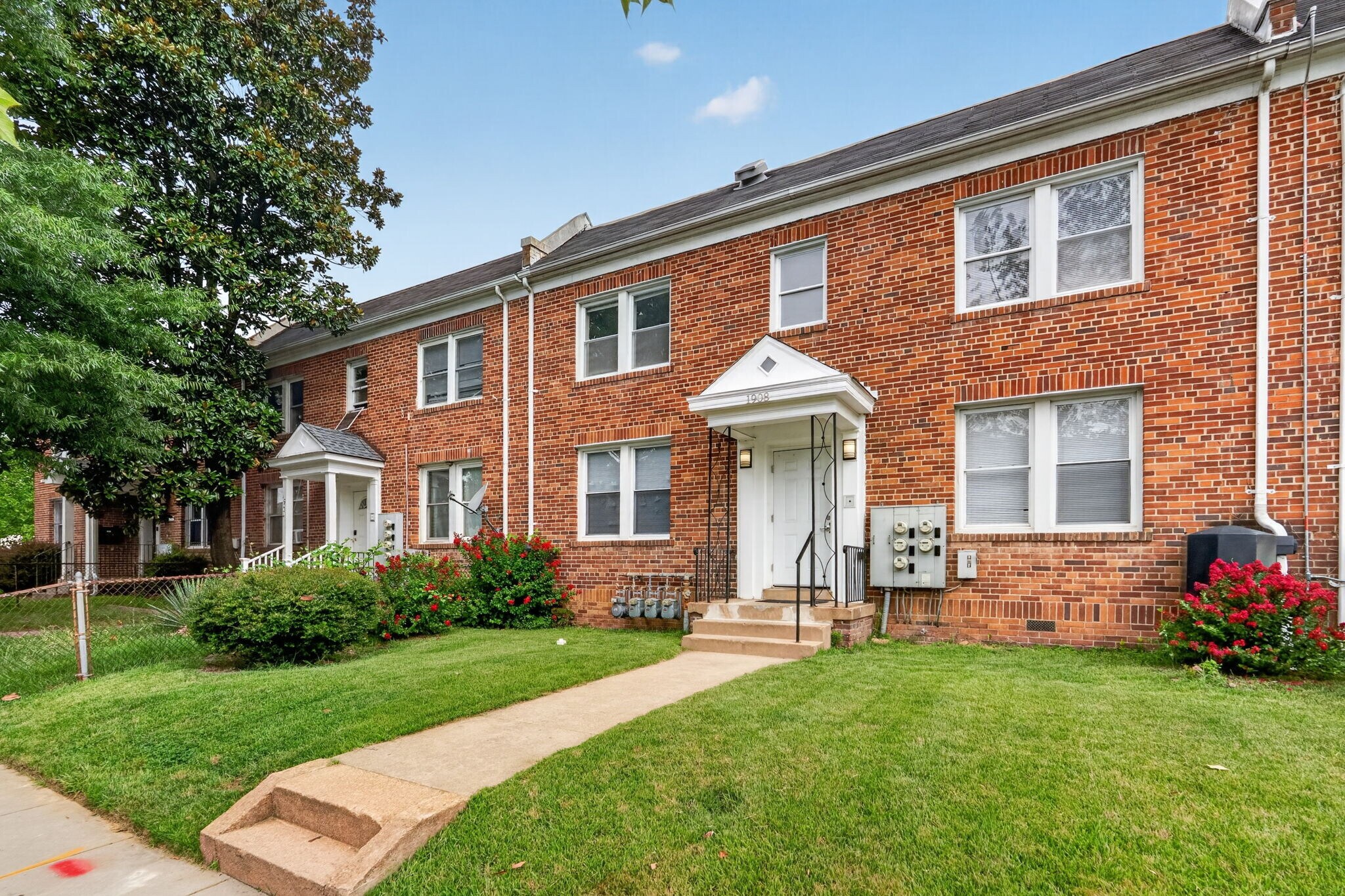 1908 M St NE, Washington, DC à vendre Photo de l’immeuble– Image 1 sur 24
